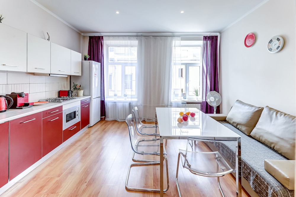 Home4day Central Apartment on Nevsky Prospekt