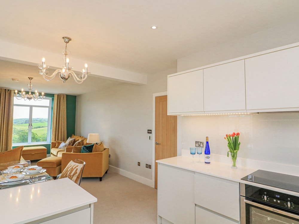4 The Manor House Hillfield Village