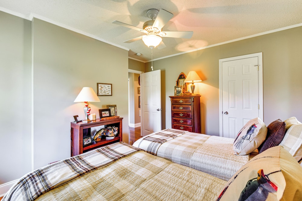 8 Mi to Clemson: Peaceful Family Home w/ Yard