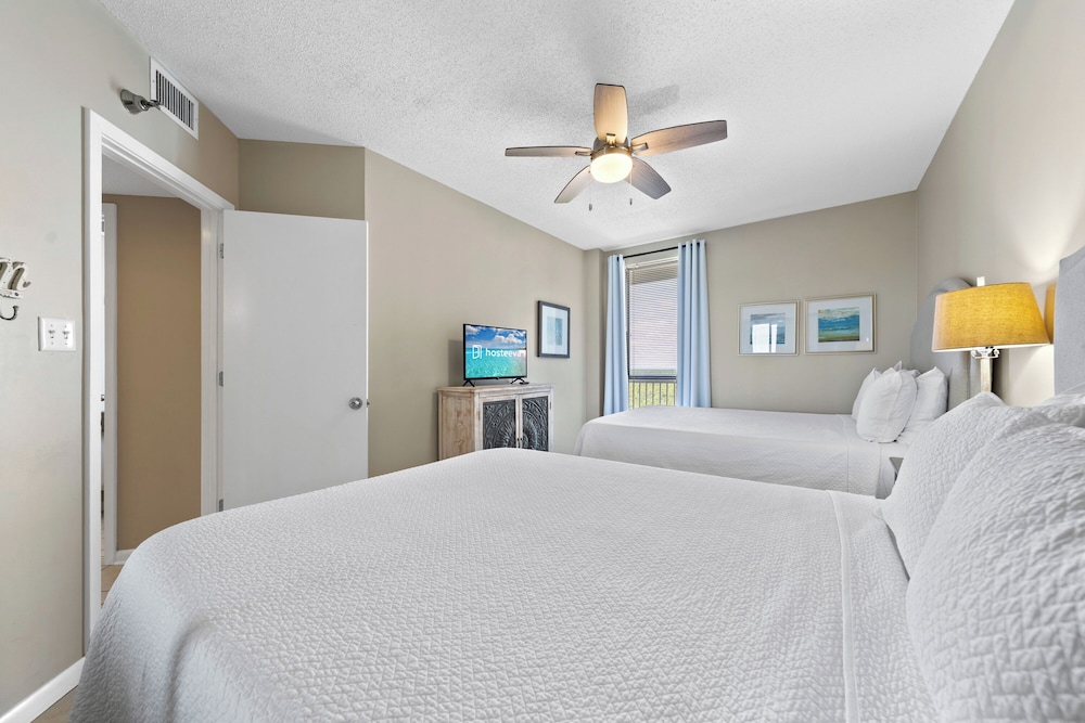 Pelican Pointe by Hosteeva