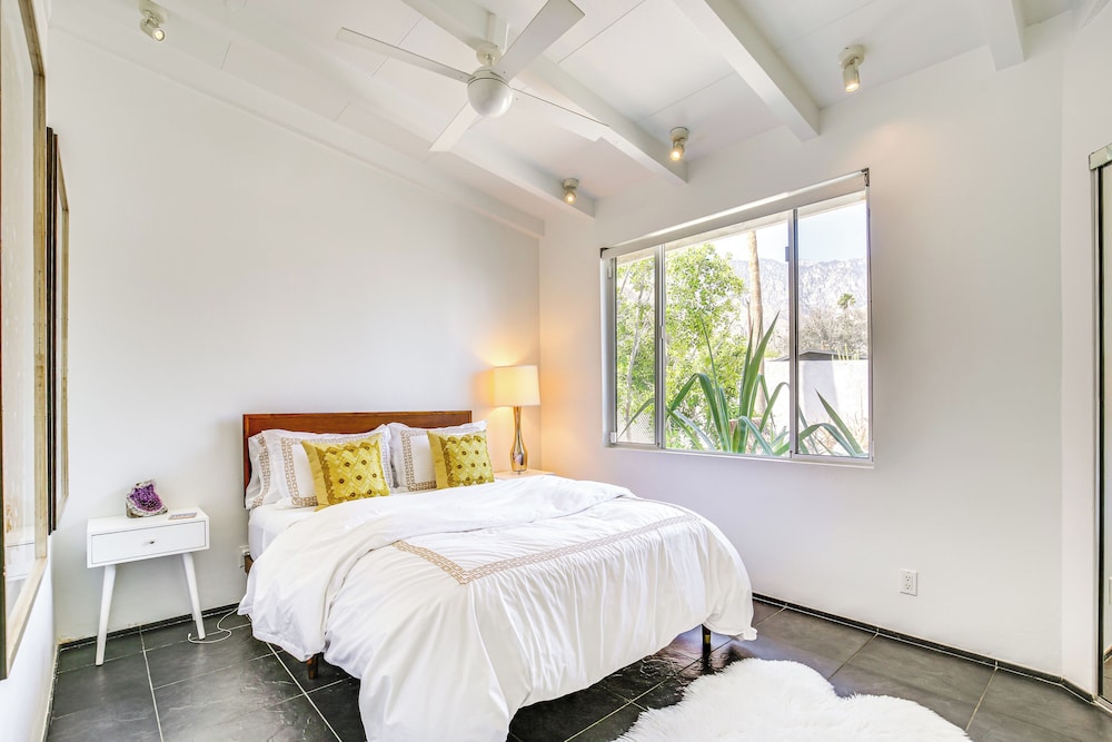 3 Mi to Dtwn: Palm Springs Gem w/ Private Pool!