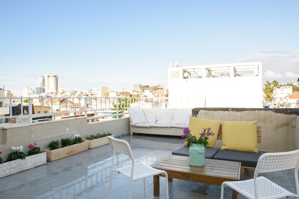 Ha-Carmel Market Apartment