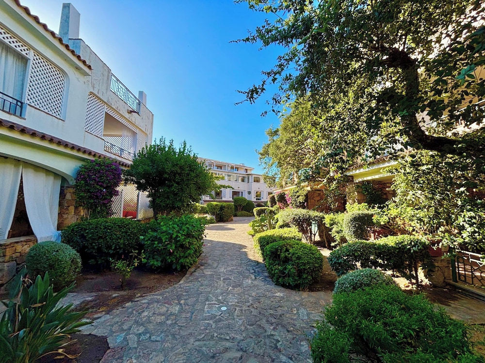Residence with pool in Porto Rotondo