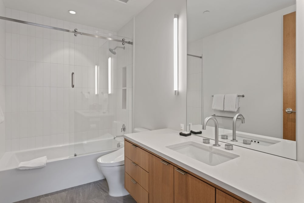 1504 Founders Place - Three Bedroom Deluxe 3 Condo