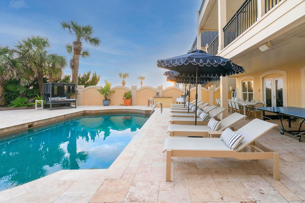 Promenade by Avantstay Beach Front Mansion w Breathtaking Views Pool