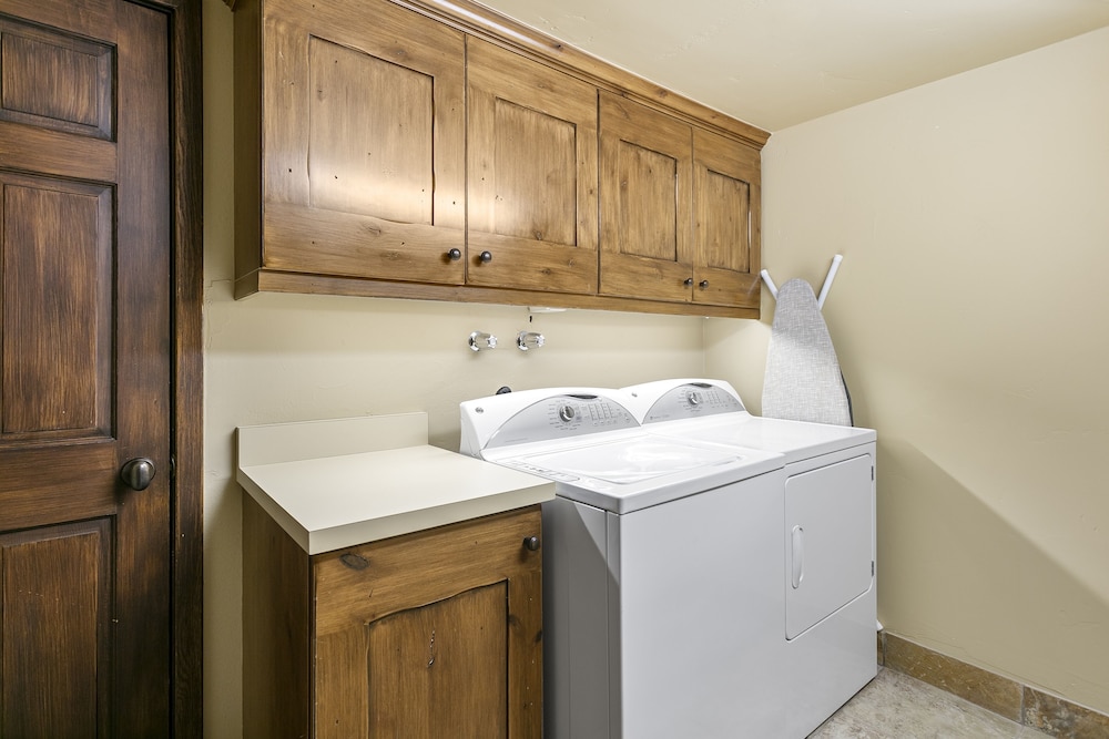 Upper Telemark Drive Home at Deer Valley Resort - 7 Bedroom Home with Hot Tub #2960 7 Home