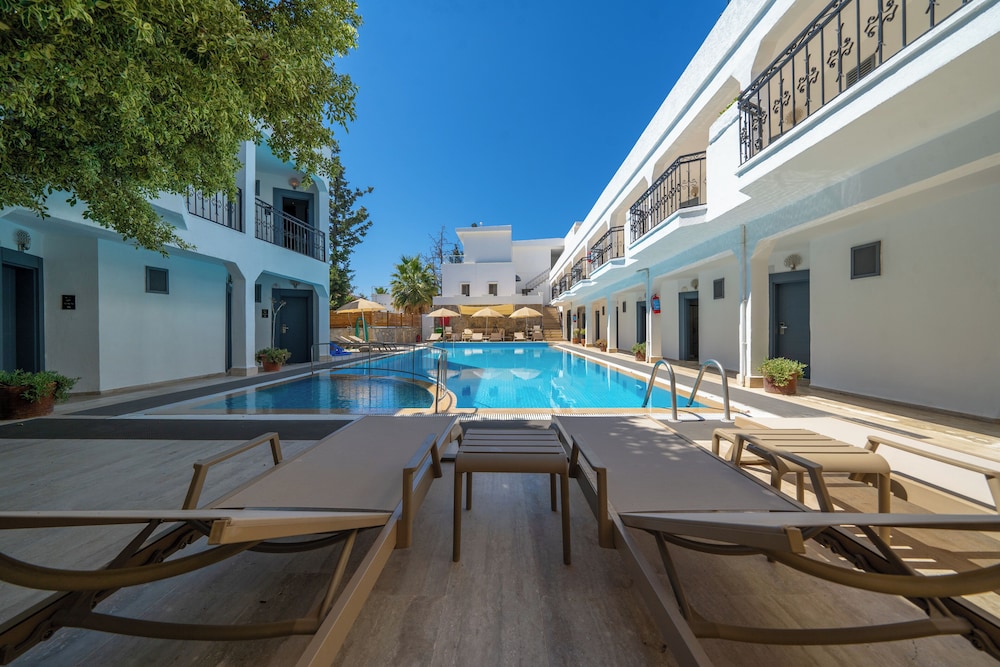 Halikarya Hotel & Restaurant Beach