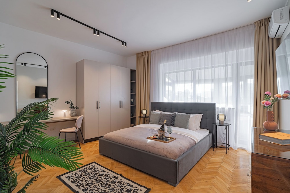 Contemporary 3-Bedroom Lofts - Modern Touches Meet Classic Elegance by Calea Victoriei