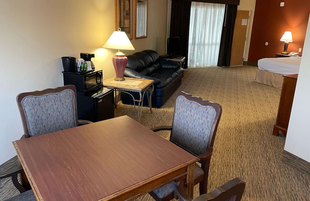 Crossroads Hotel and Event Center