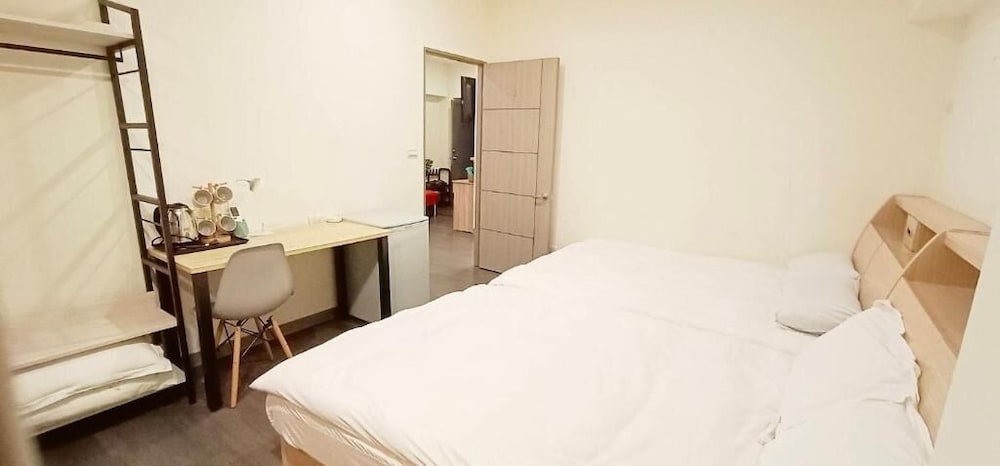 Hula Hotel - Hostel