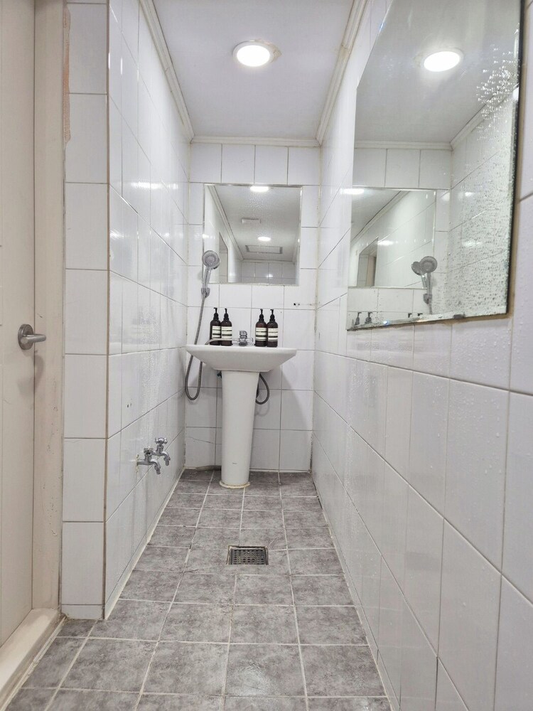 AnOn hostel