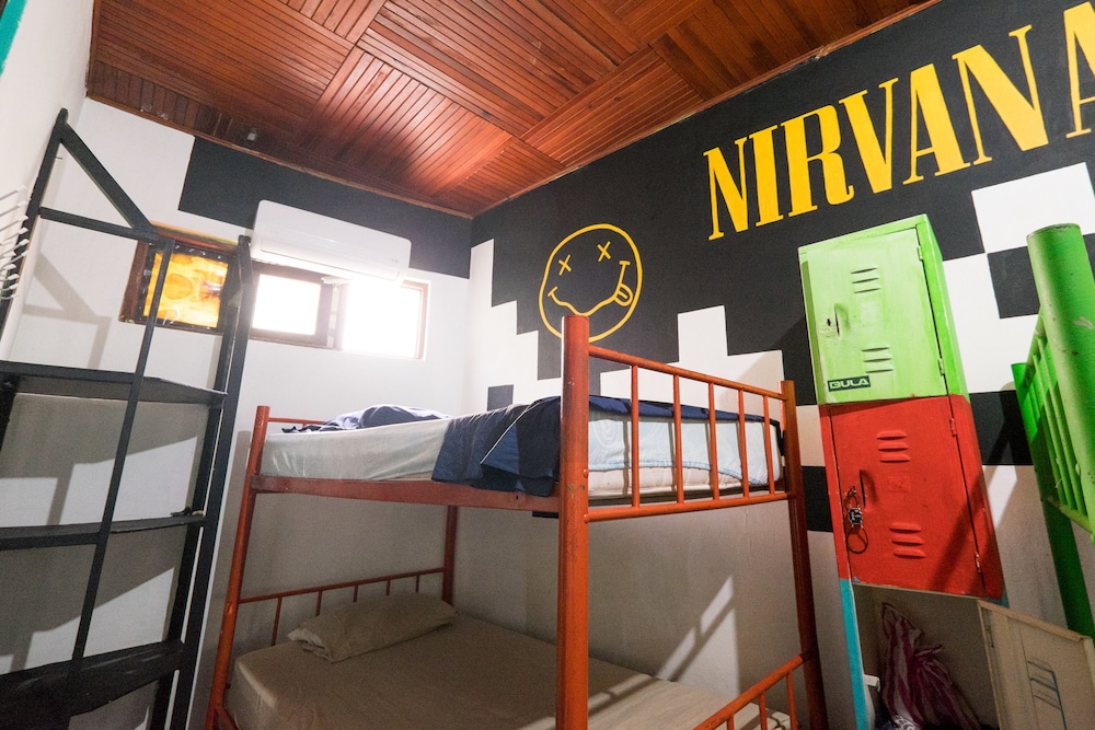 Pura Vida Hostel