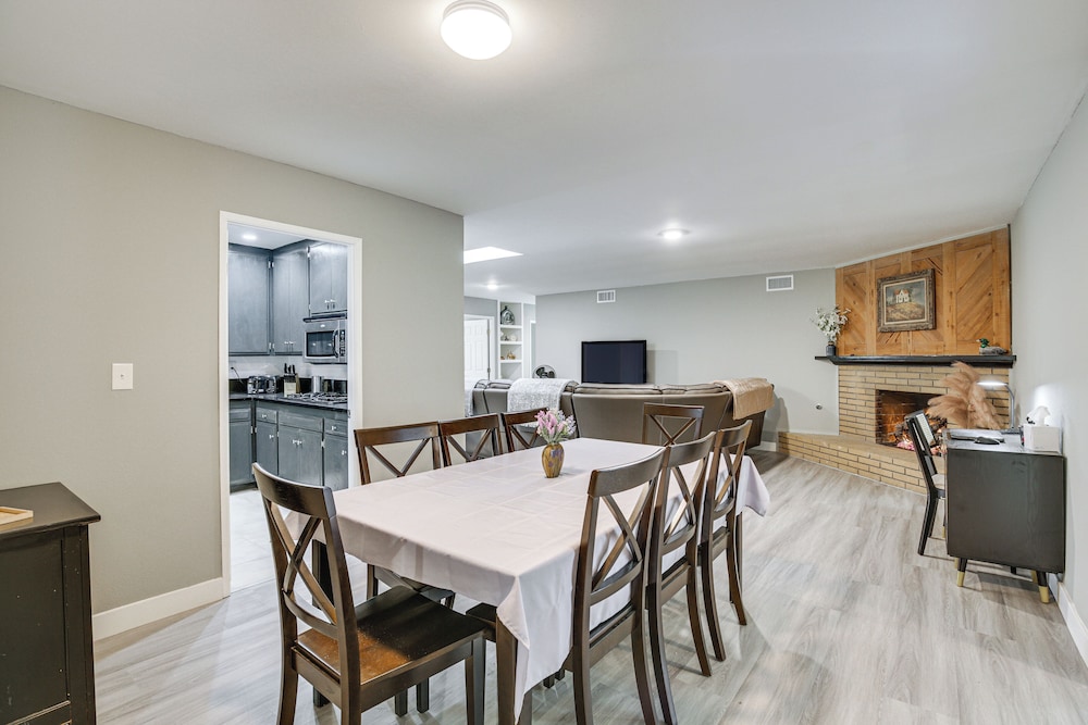 Fireplace, Hot Tub, Patio & Bbq: San Diego Home