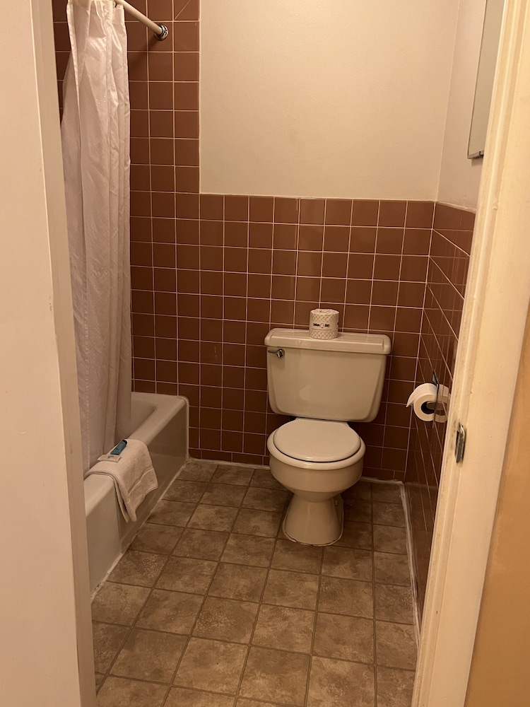 Silver Spur Motel - Property Image 10