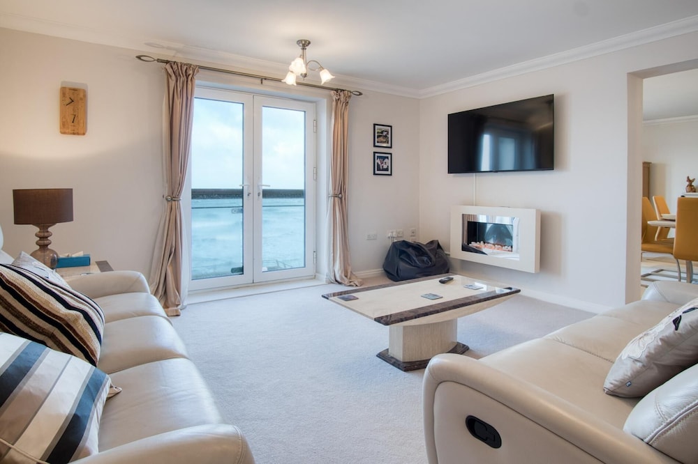 13 St Bride's Bay View - 4 Bedroom - Broad Haven