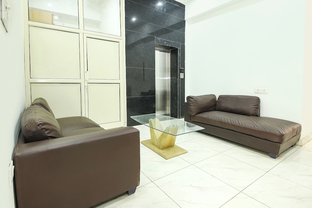 Fabhotel City Charm