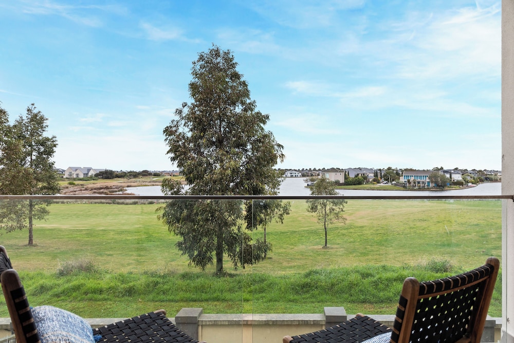 golf pool 2B House in point cook VIC