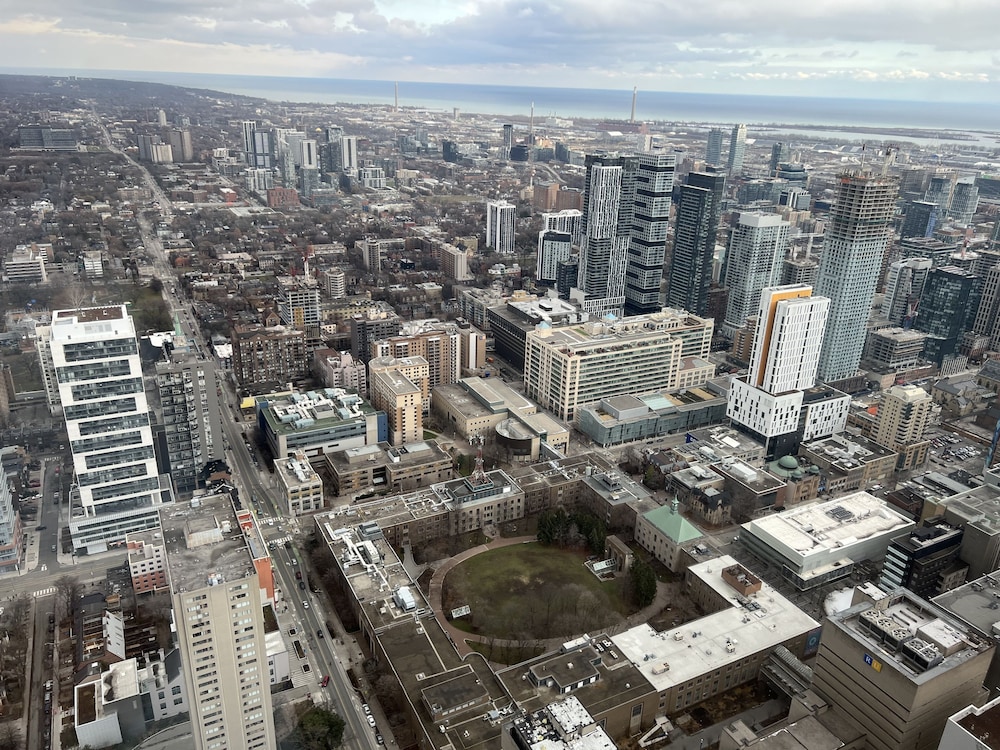 Stunning High Floor 1 Bedroom Condo Near Toronto General Hospital, U of T, TMU - Image 3