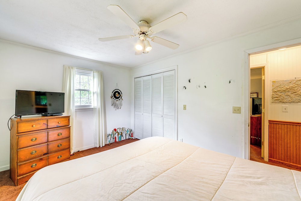 5 Mi to Lake Junaluska: Mtn Haven w/ Deck!