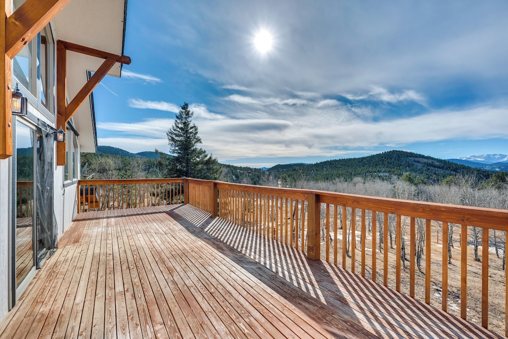3 Mi to Casinos: Cabin w/ Stables in Black Hawk!