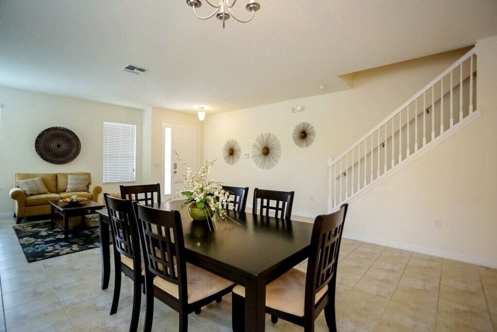 Spacious At The Bellavida Resort 220 6 Bedroom Home by RedAwning - Image 1