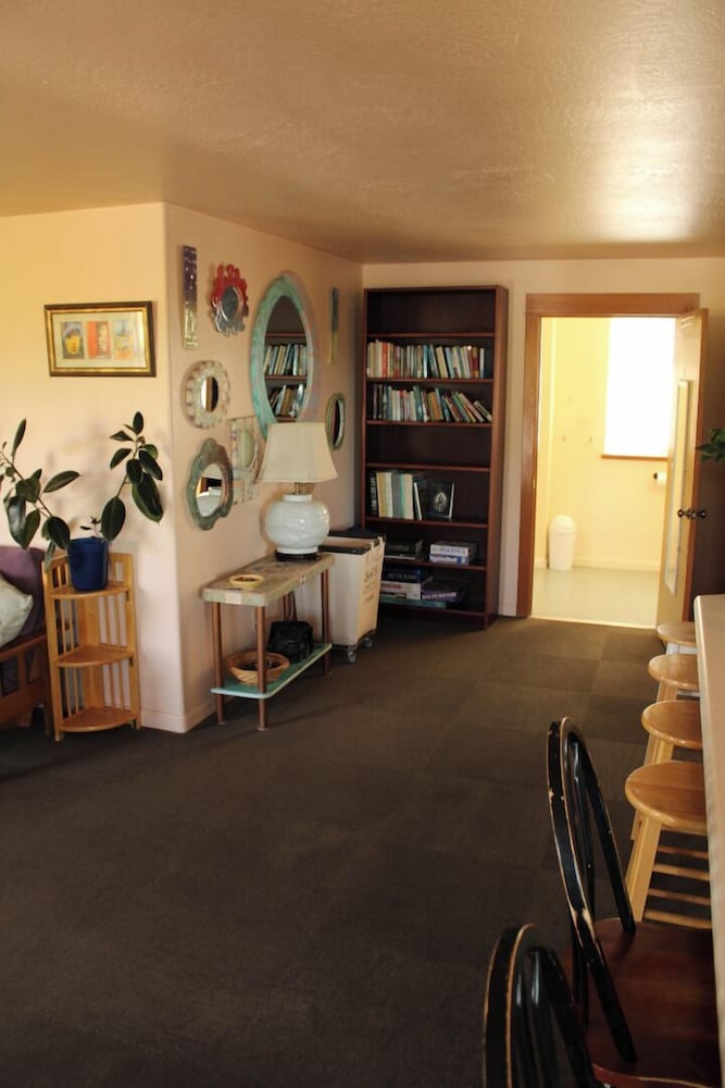 Ashland Vacations - Ashland Commons Hostel - Property Image 5