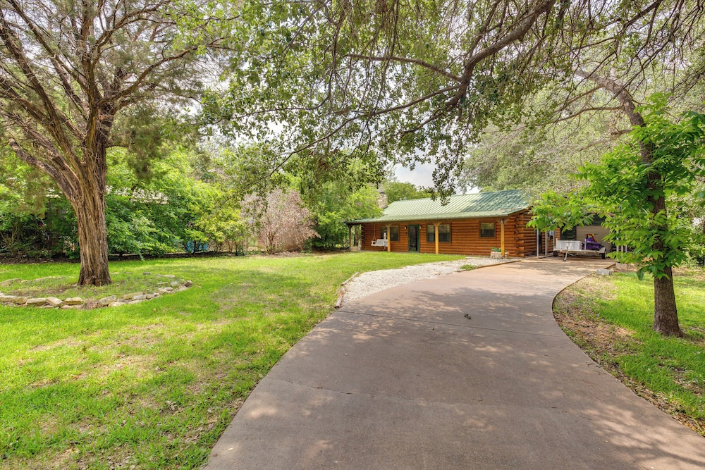 Granbury Home w/ Waterfront Deck: 5 Mi to Downtown view 3