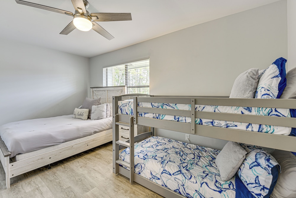 10 Mi to Navarre Beach! Waterfront Rental w/ Pool