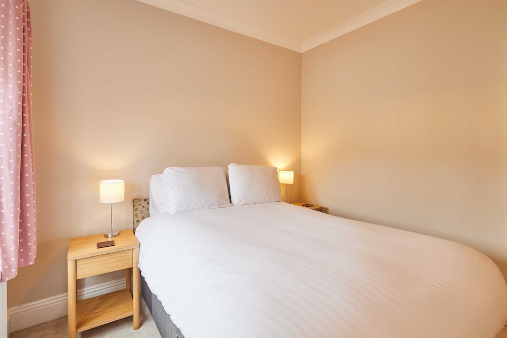 Host Stay Bristol Avenue
