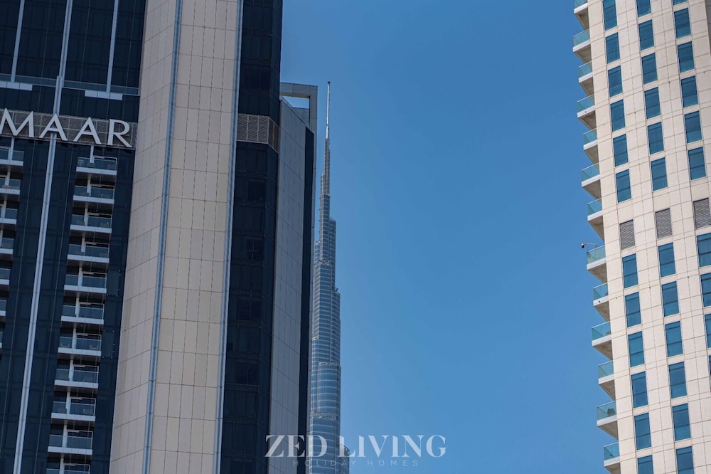 Downtown Dubai | Walk to Dubai Mall + Burj Views