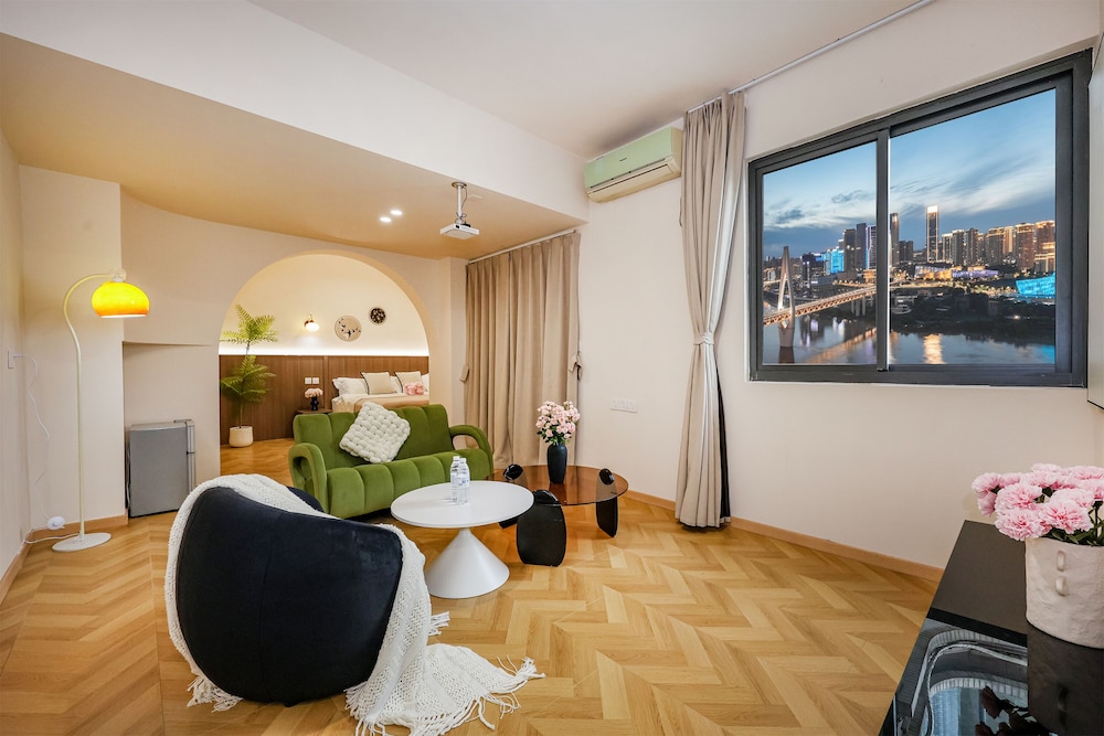 Baihong Riverview Drone Show Apartment