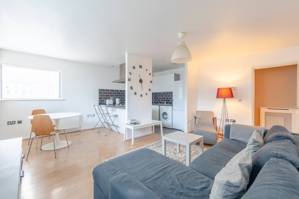 Radiant 2 Bedroom Apartment in East London