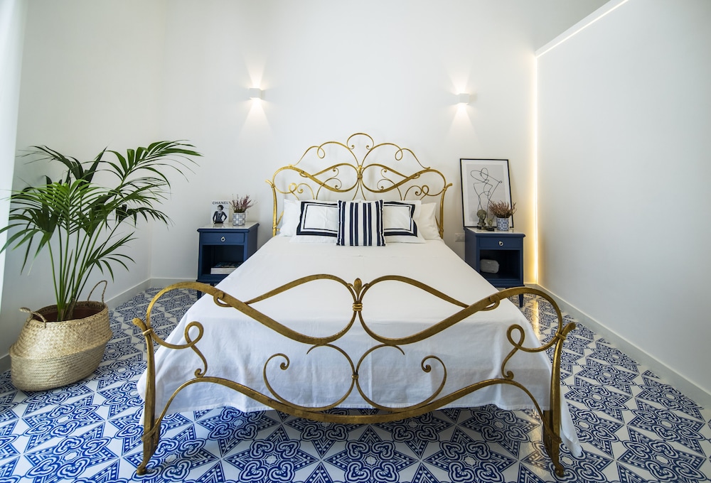 Crudo Home view 5