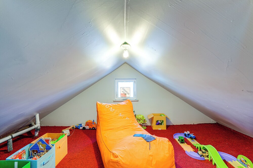 Walk to Crab Cove Beach: Alameda Home w/ Game Room