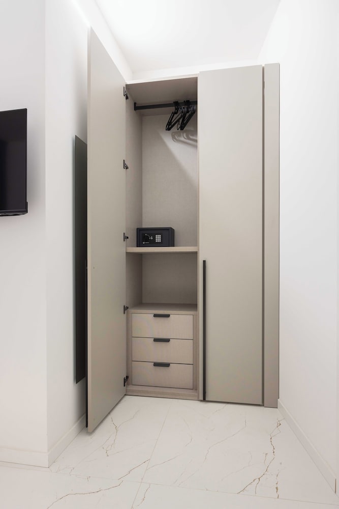 Excelsior Station Suite