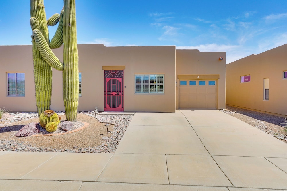 Mtn-view Oasis w/ Pool Access in Green Valley!