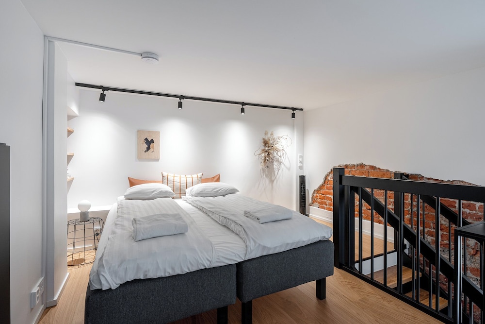 Stylish Loft next to City Center & Lake Pyhäjärvi