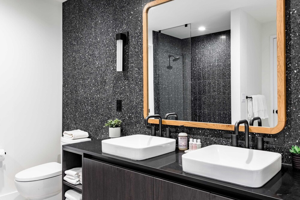 Sleeps 34! 11 Condos in New Austin High Rise w/ Rooftop Pool, Gym, Yoga Studio