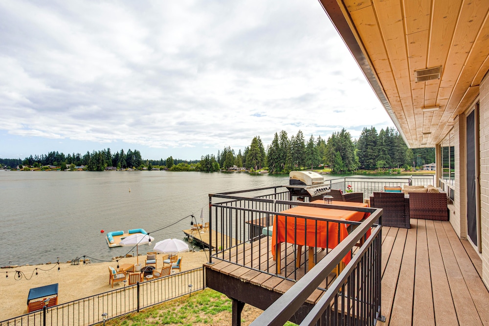 Lake Spanaway Retreat: Home w/ Private Beach!