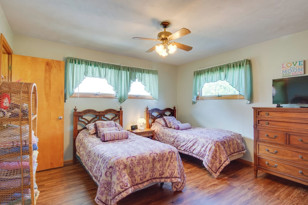 Pittsburgh Vacations - Pennsylvania Countryside Retreat w/ Deck  Yard! - Property Image 5