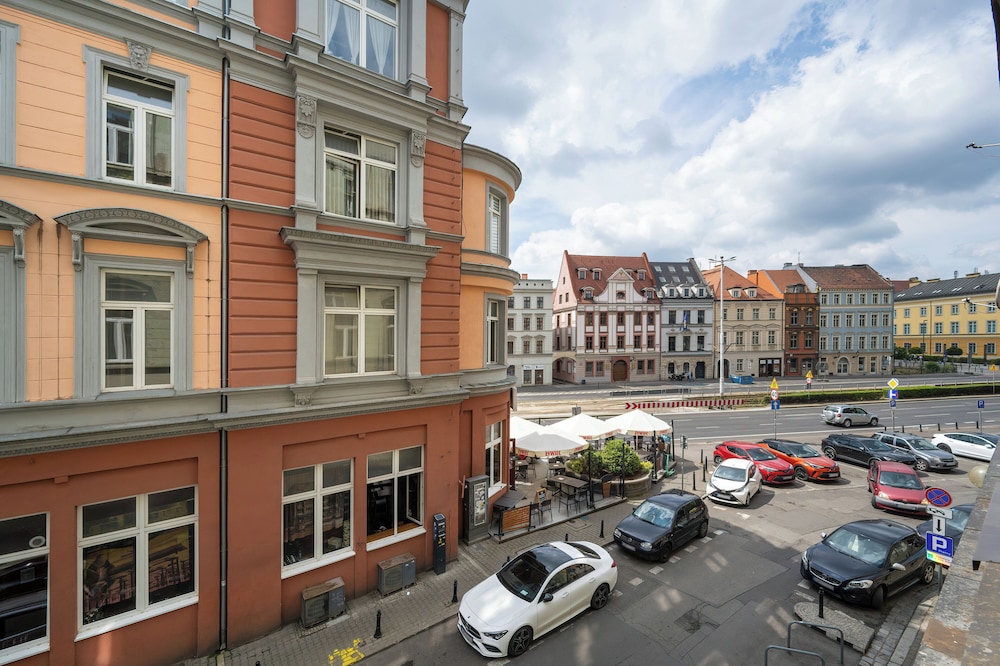 Cozy Apartment for 8 by Renters view 2