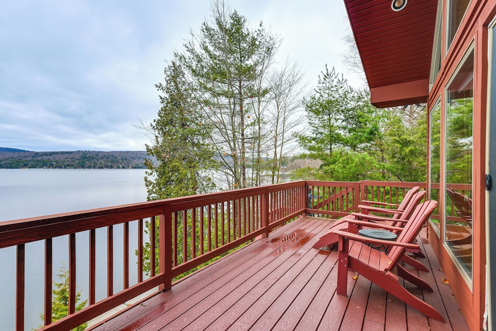 'sweet Serenity' Schroon Lake Family Retreat!