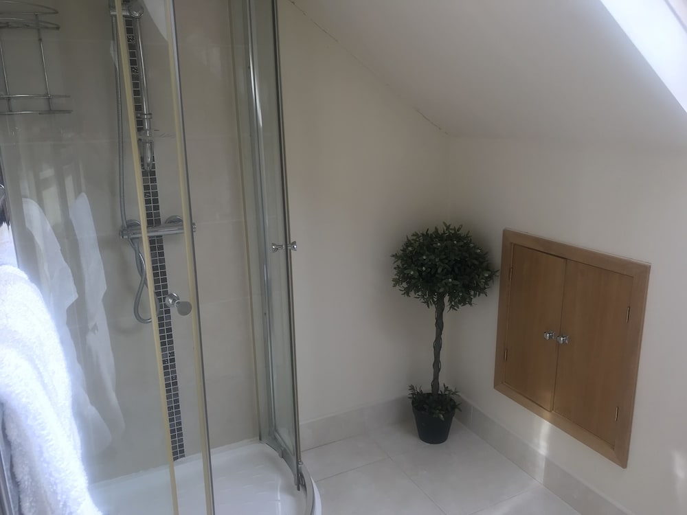 Dungannon 2 Bed Bungalow - Sleeps 5 - Pet Friendly view 2