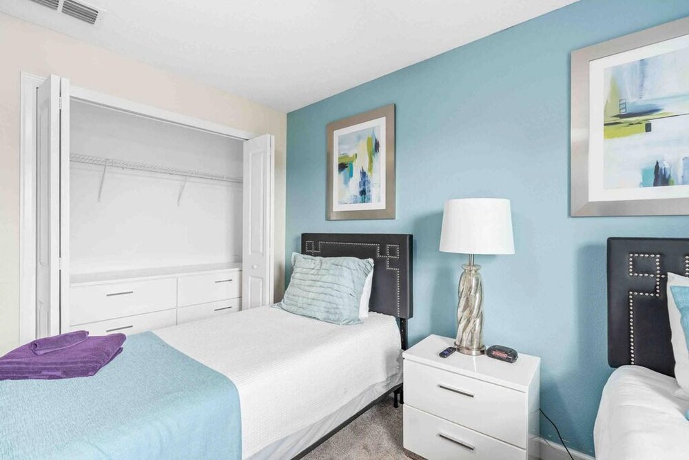 Super Dope- FUN Electric Home W Pool Amenities