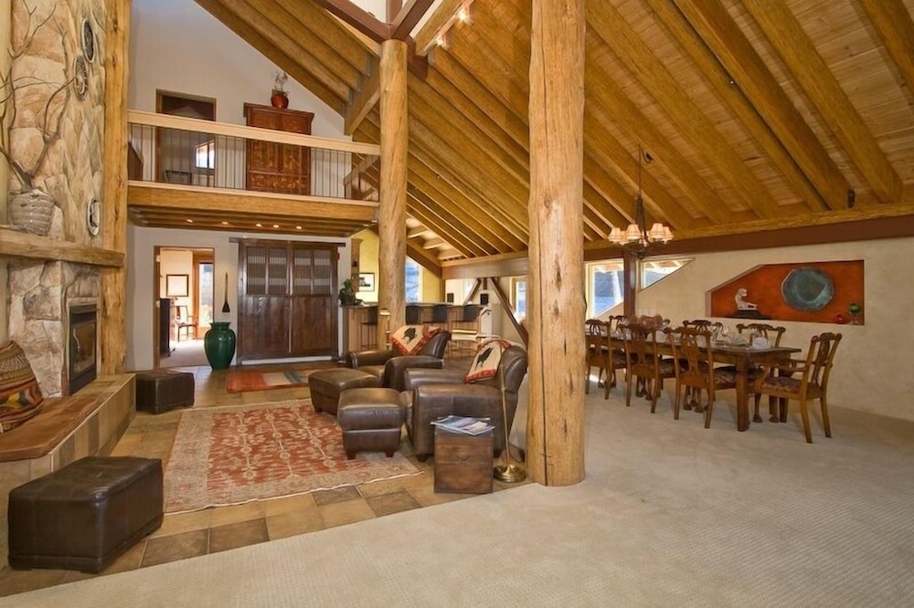 Downtown Penthouse 4 Bedroom Condo