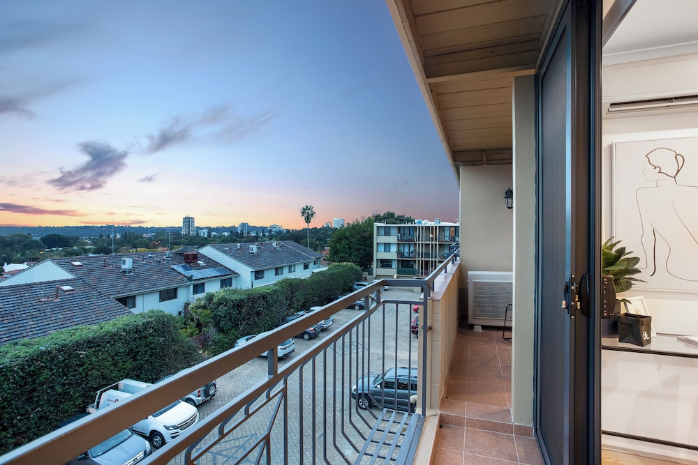 Spectacular Views South Perth1br