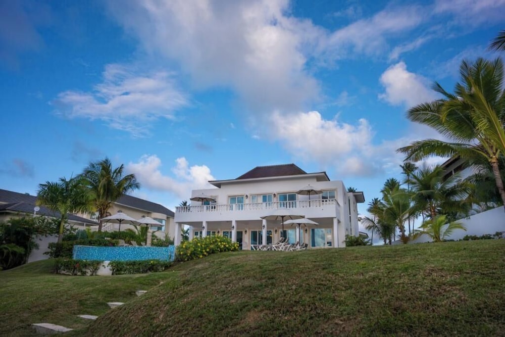 CROWN VILLAS AT LIFESTYLE PUERTO PLATA