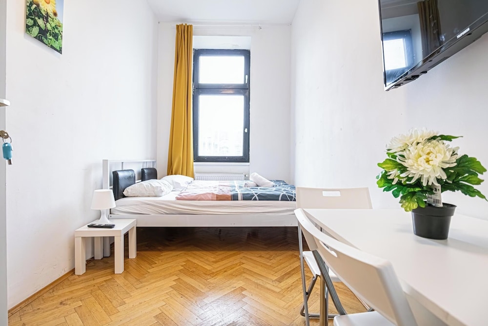 Cozy 4BR Apt Garden Close to Danube