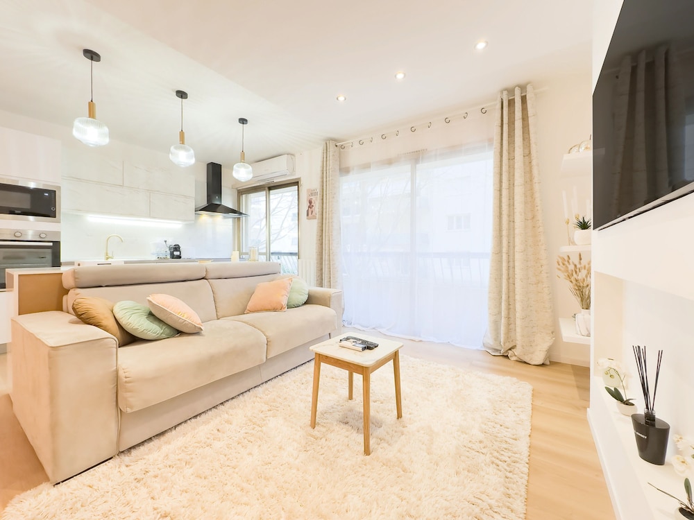 Le Dor in Cannes With 1 Bedrooms and 1 Bathrooms