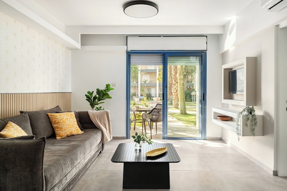 Royal Park Apt Resort by Sea N Rent